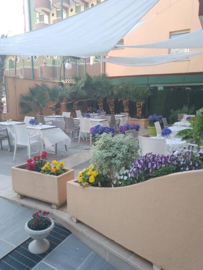 Hotel Riposo Gatteo a Mare Esterno foto